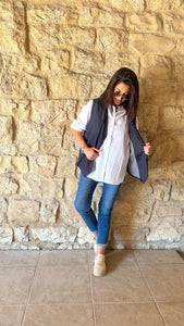 Chemise blanche, grande taille en coton. La Boutique 83470. ￼