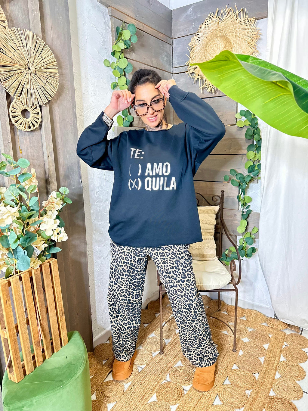 Banditas from Marseille Pull femme over size TU 36 au 46 / Noir Pull EMY Banditas from Marseille Pull EMY Banditas from Marseille