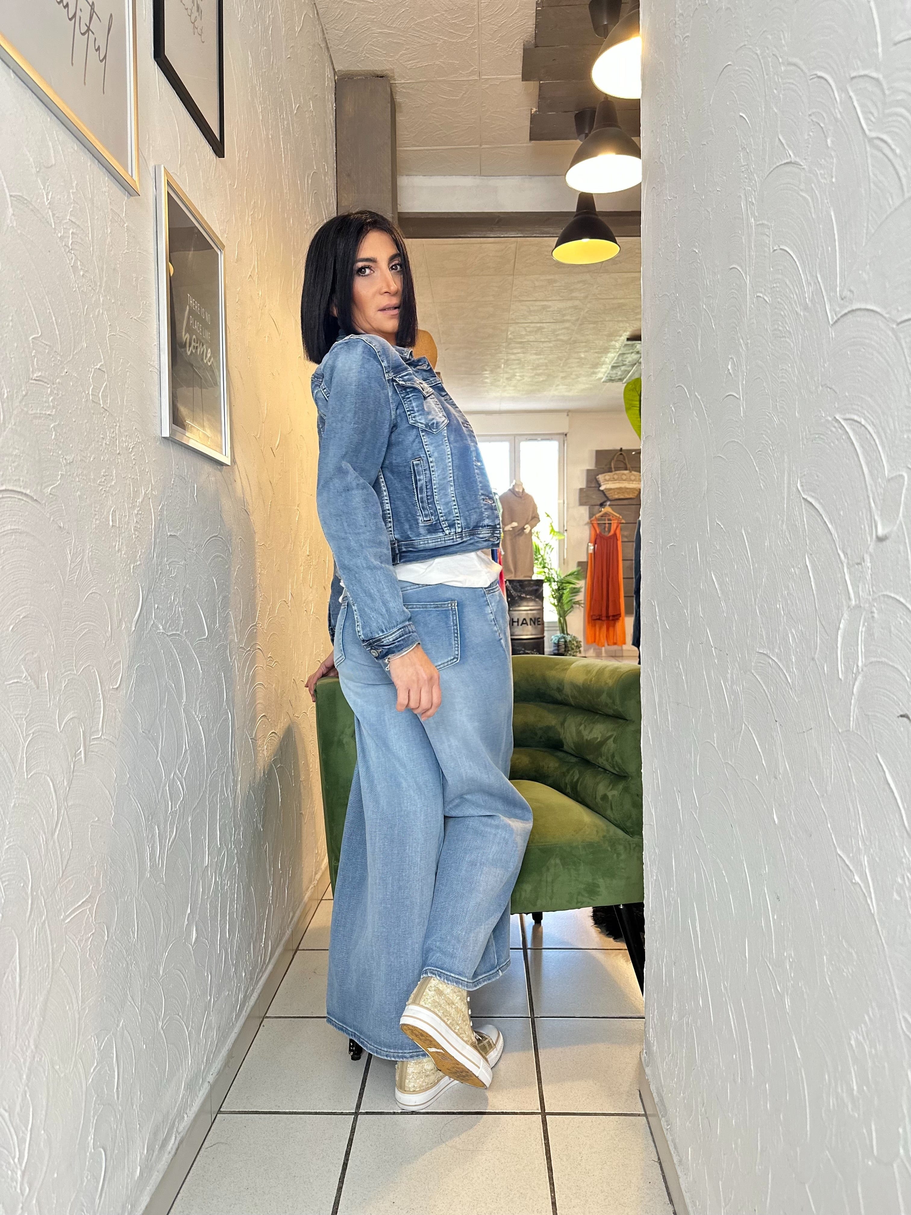 La Boutique 83470 Veste en Jeans Veste en jean CASSANDRE Veste en jean CASSANDRE