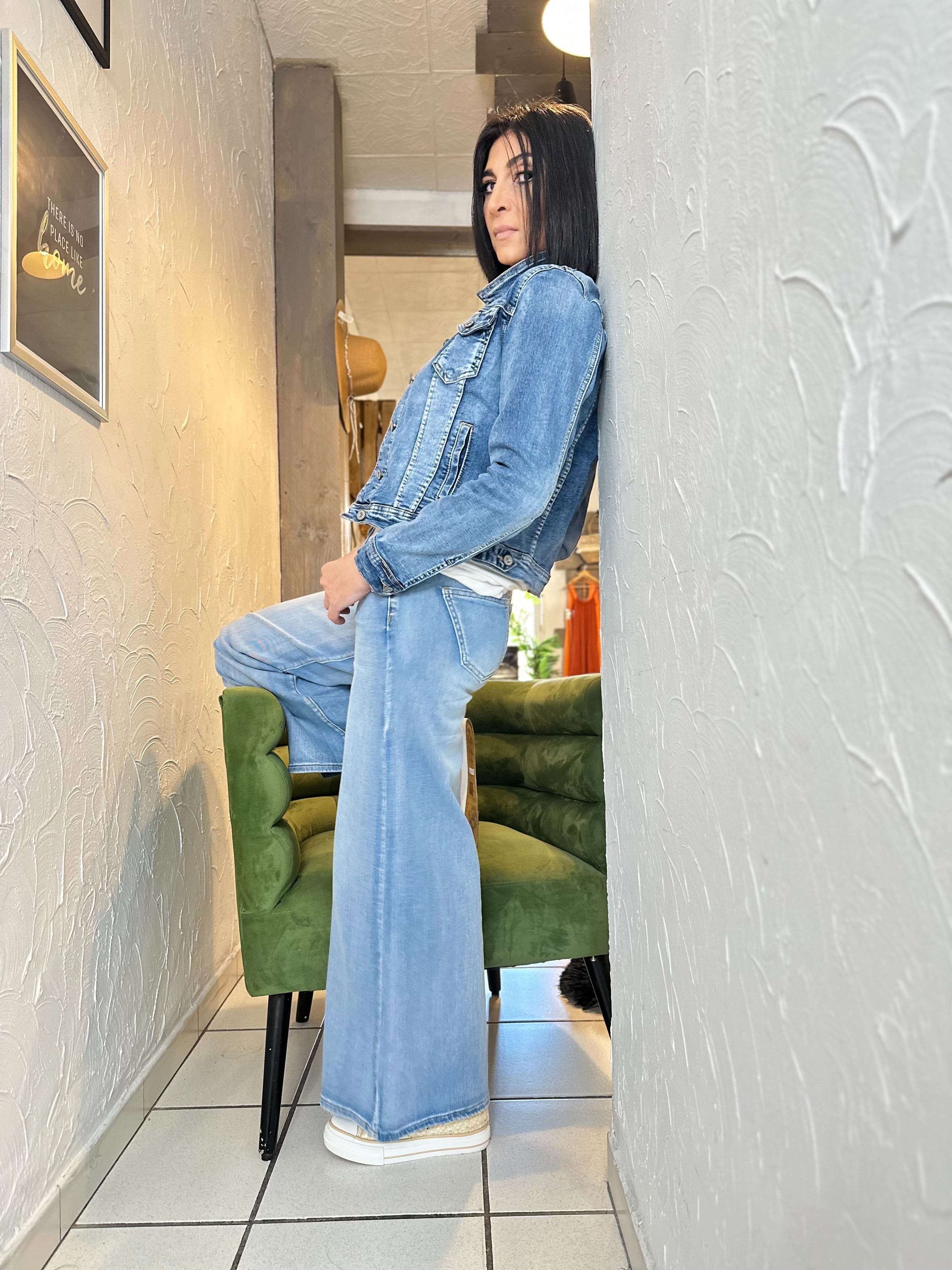 La Boutique 83470 Veste en Jeans Veste en jean CASSANDRE Veste en jean CASSANDRE